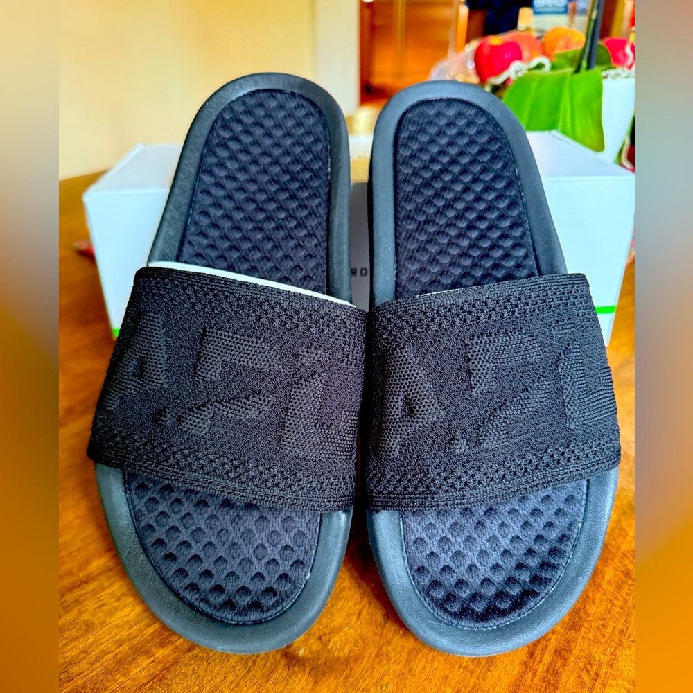 nwt/nib APL Black Big Logo TechLoom Slide sz 9